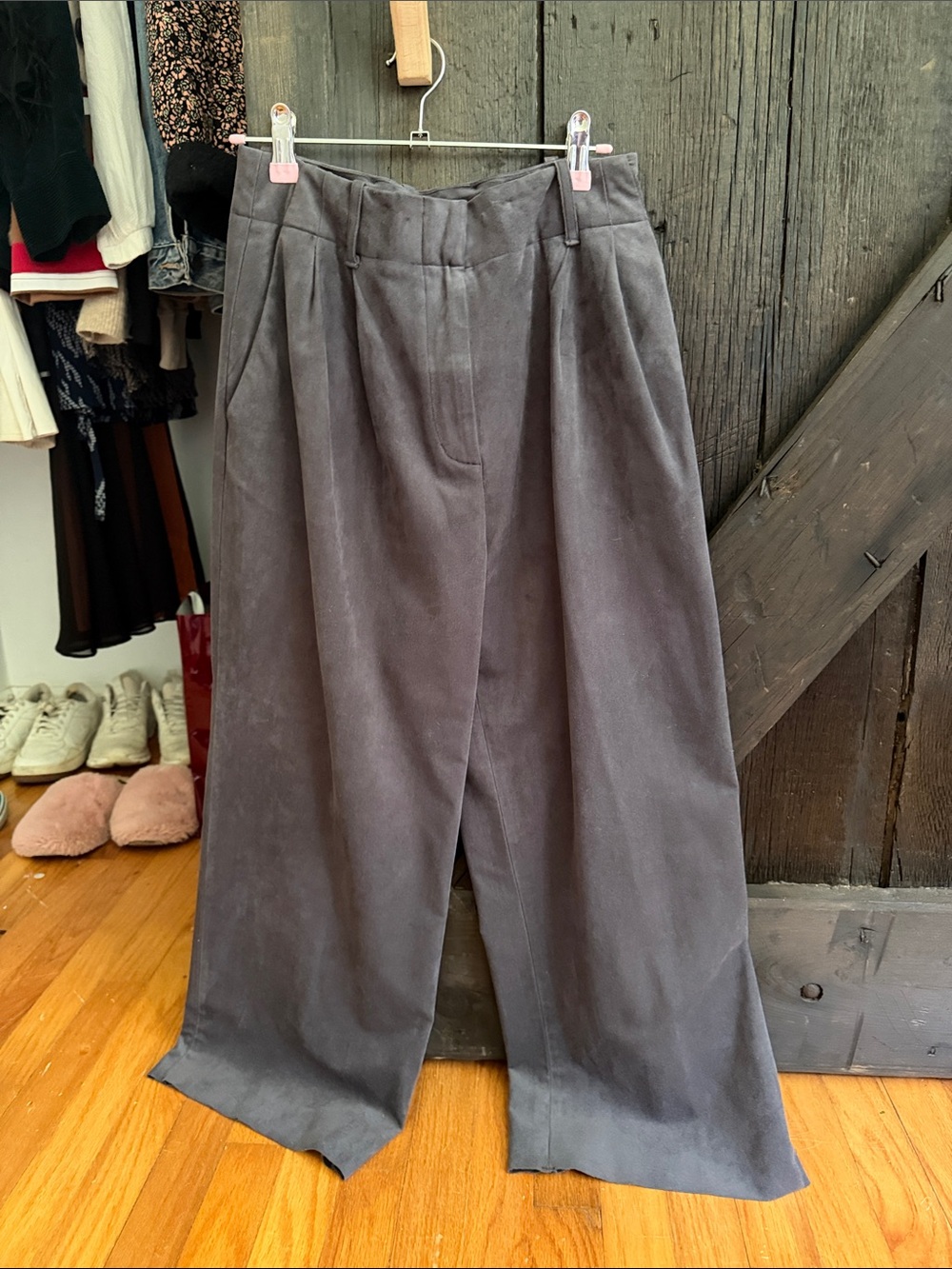 Wilfred Wide-Leg Pleated Trousers in Charcoal Gray
